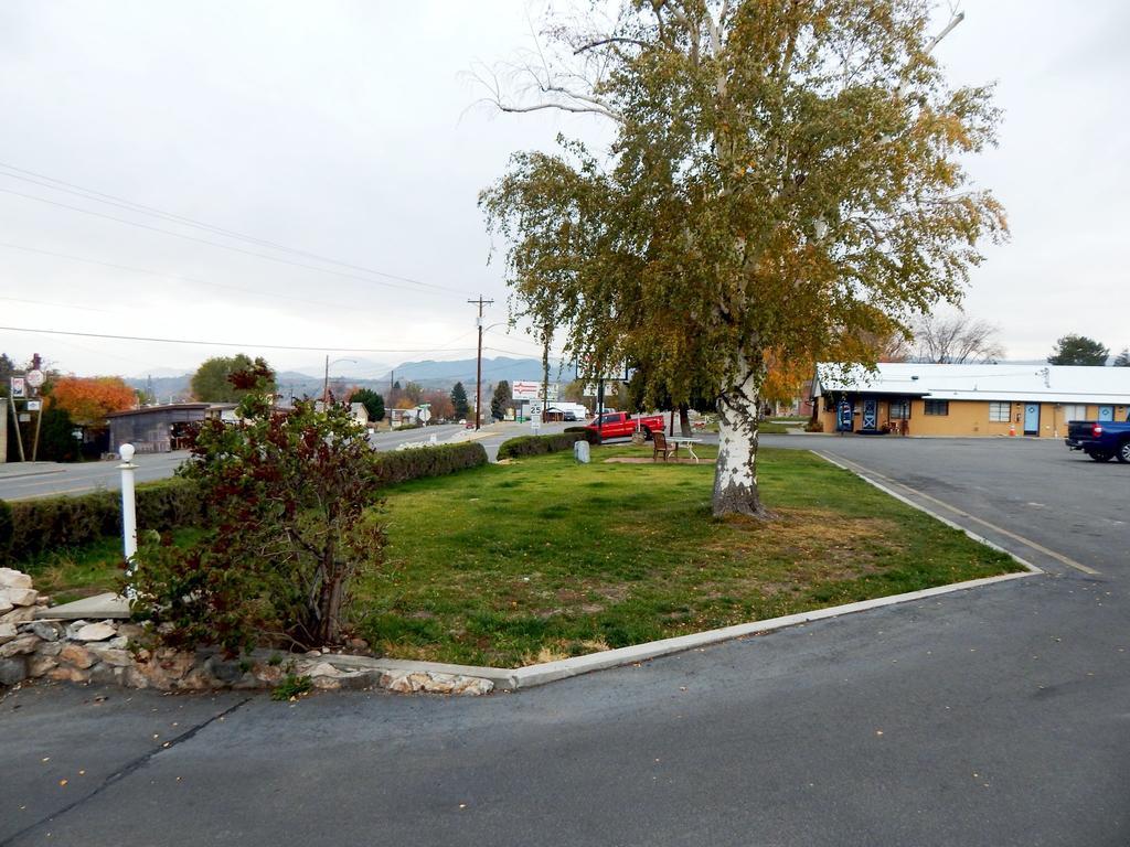 Motel Nicholas Omak Exterior foto